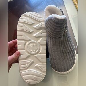 Gray Knit Slipper Boots Faux Fur Lined Cozy House Shoes Size EU40–41 /US 9-10